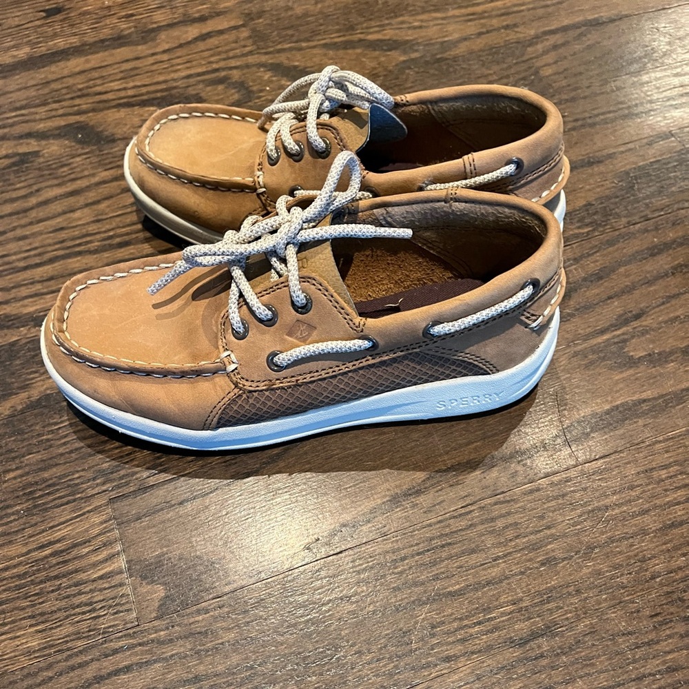 Boys Sperry Shoes like new